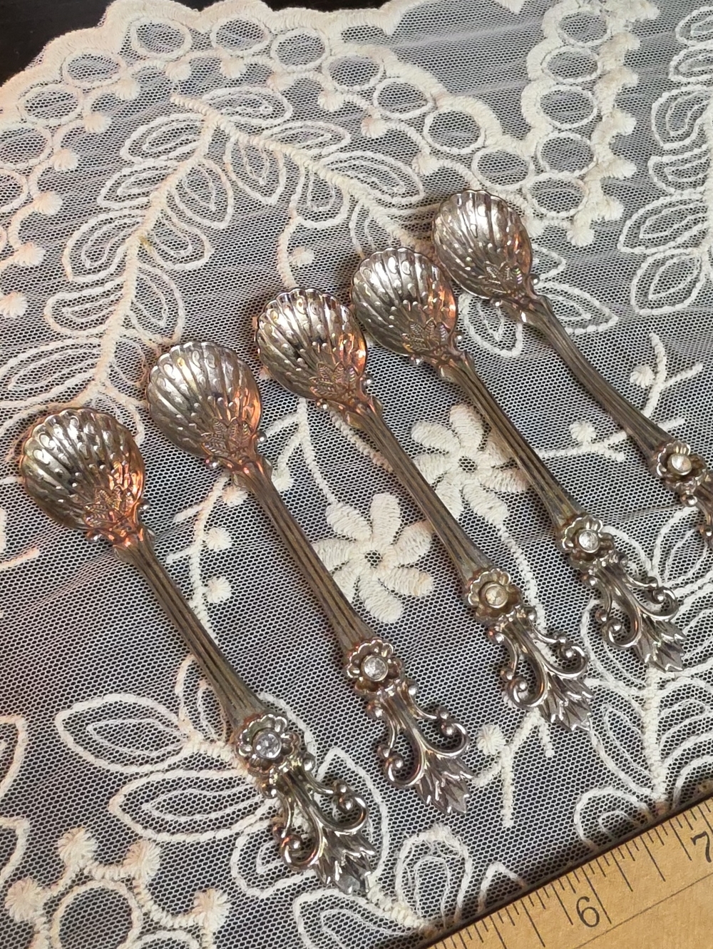 Vtg Shell Shape Ornate Silver-Tone Decorative Spoon Set - Set of 5
